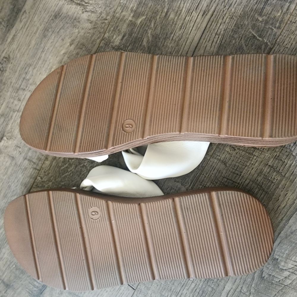 Corkys Women's Cream Twist Sandals Size 9 Excellent Condition - Picture 3 of 5